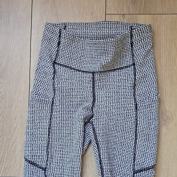 Lululemon Speed Up Tight *Full-On Luxtreme Teeny Tooth White Black Leggings Sz 2 - Picture 6 of 12